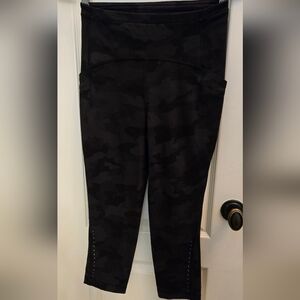 LULULEMON ATHLETICA BLACK  CAMO LEGGINGS